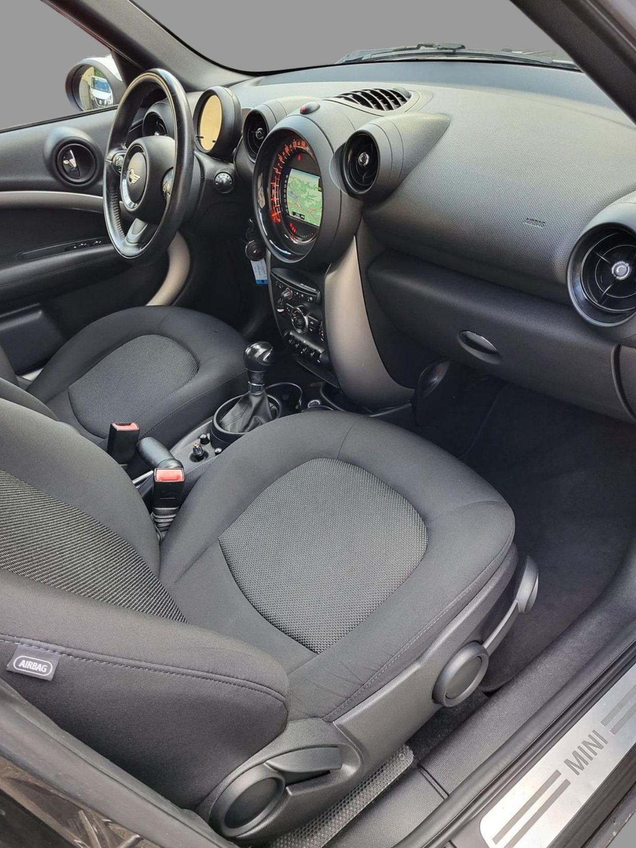 MINI Countryman Cooper D FWD Steptronic-image-14