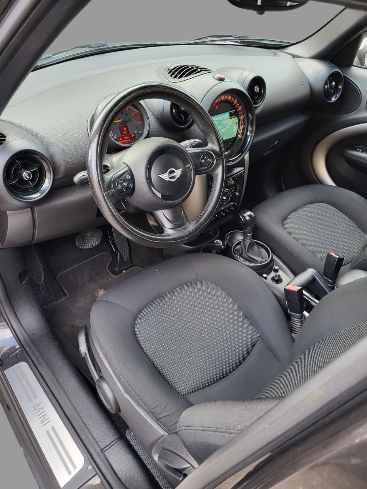 MINI Countryman Cooper D FWD Steptronic-image-12