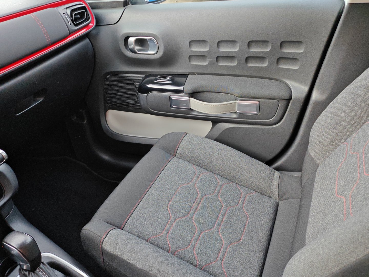 CITROEN C3 1.2i PureTech Shine EAT (GPS · DAB · Garantie)-image-13