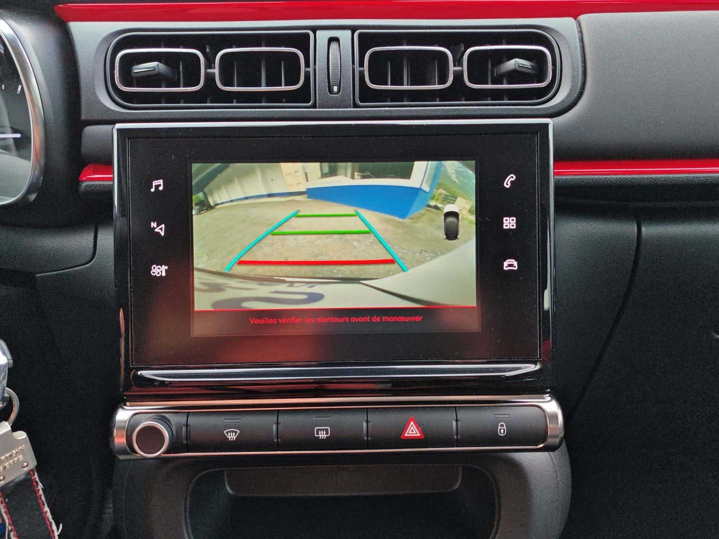 CITROEN C3 1.2i PureTech Shine EAT (GPS · DAB · Garantie)-image-15