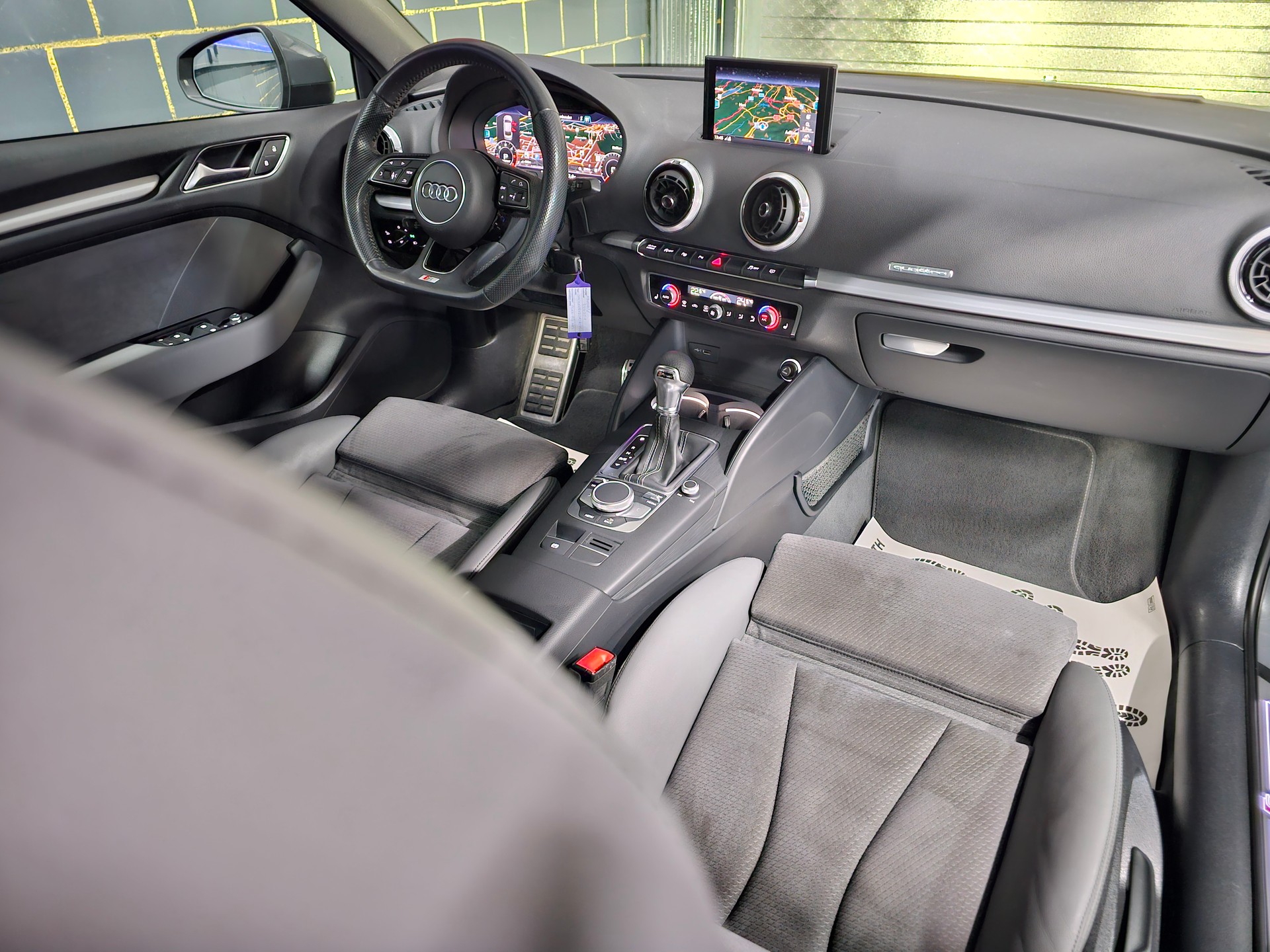 AUDI A3 Limousine 2.0 TDI Sport quattro S-tronic S Line-image-8