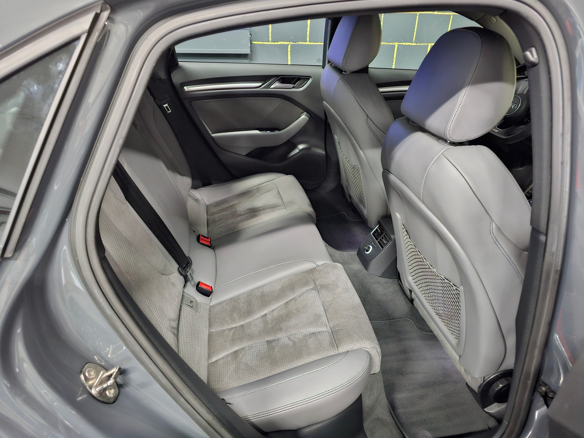 AUDI A3 Limousine 2.0 TDI Sport quattro S-tronic S Line-image-12