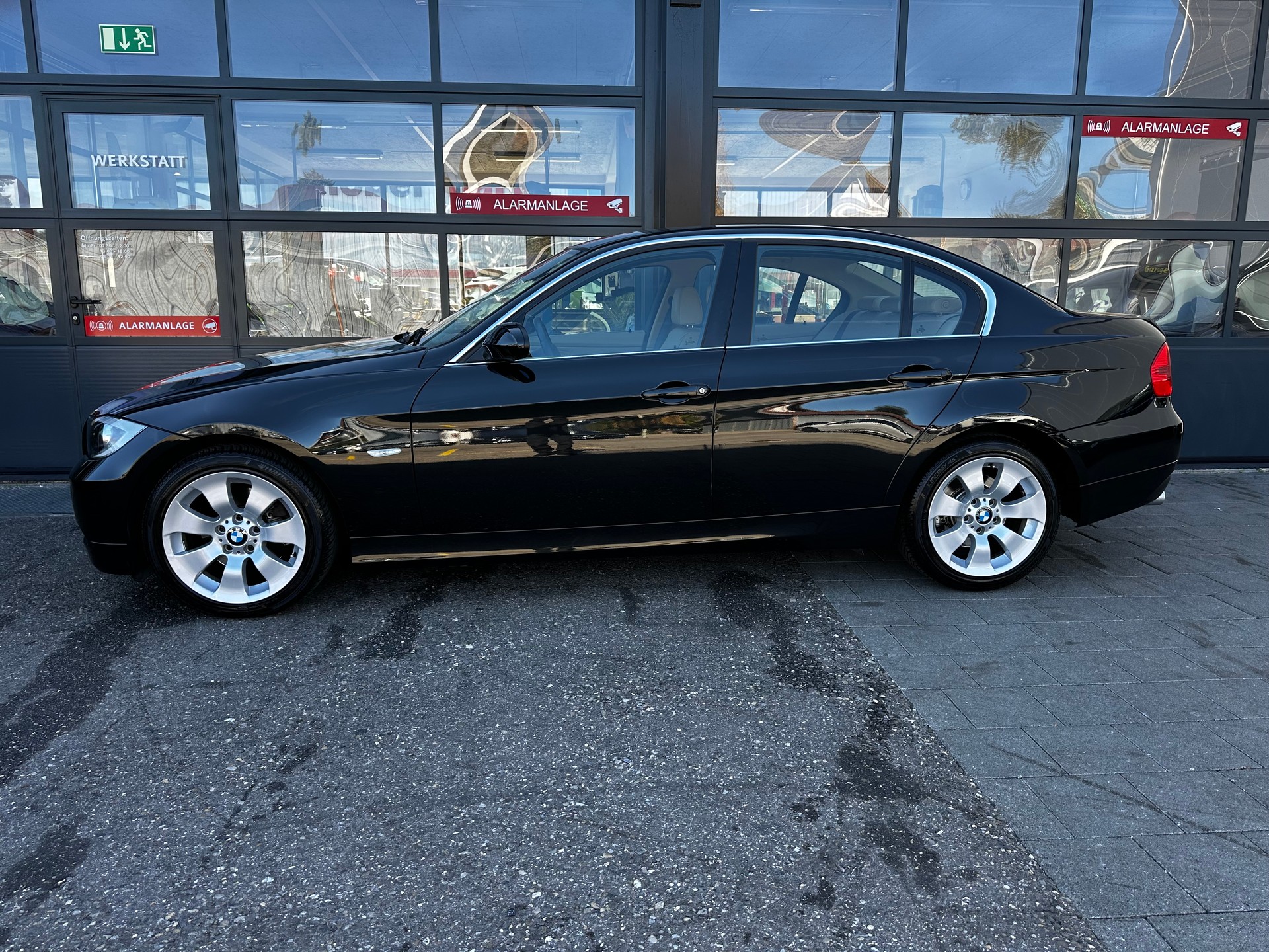 BMW BMW 325xi Steptronic-image-3