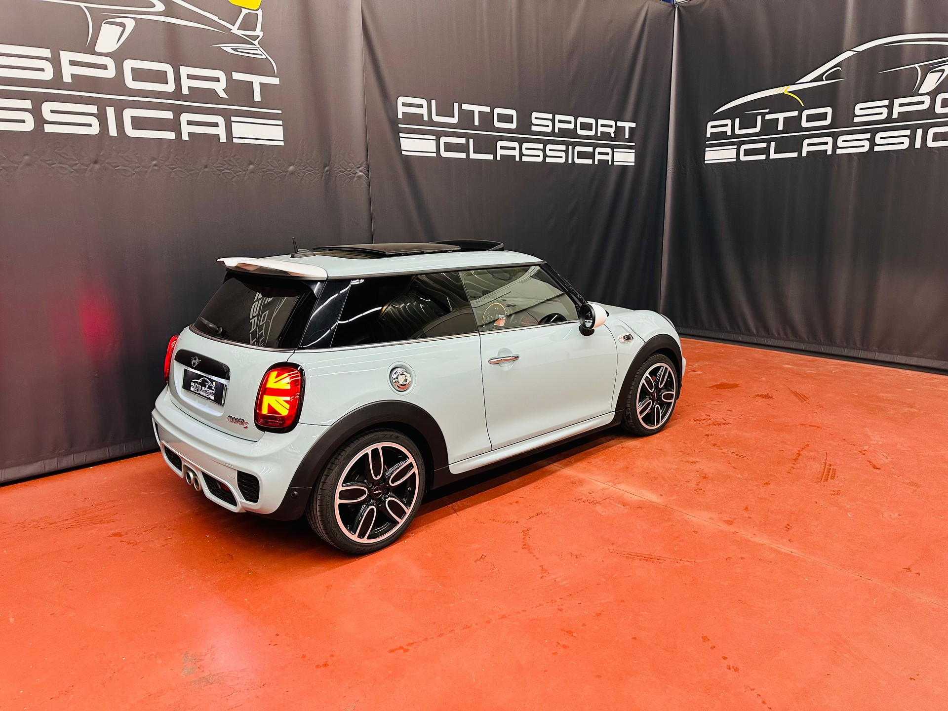 MINI Cooper S Steptronic DKG ICE BLUE EXCLUSIVE-image-7