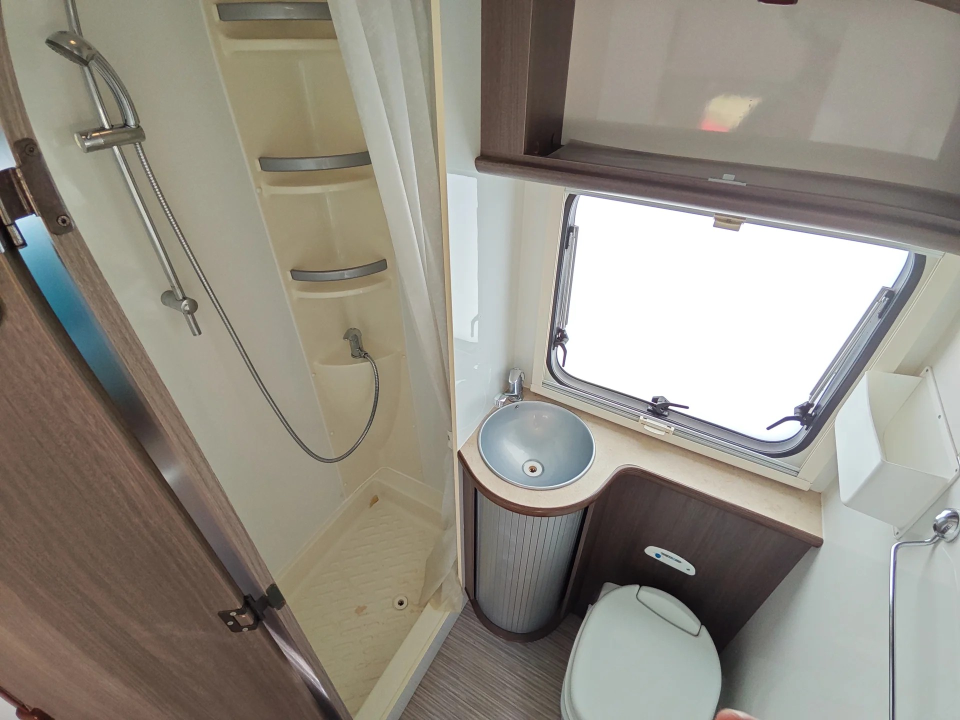 RIMOR ADR *** Traumhaftes Familien-Wohnmobil mit Top-Ausstattung ***-image-22