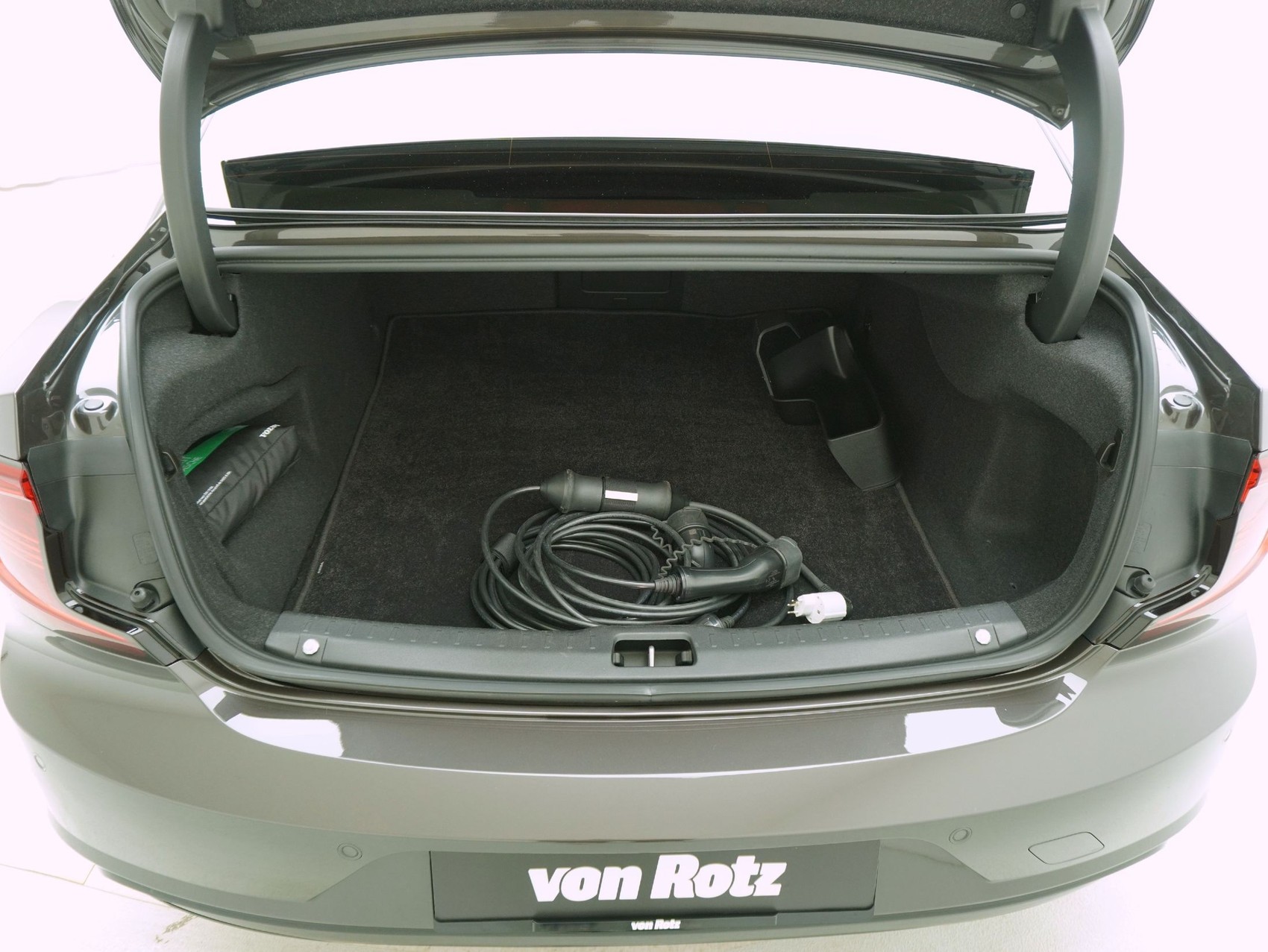 VOLVO S90 2.0 T8 TE R-Design e AWD-image-13
