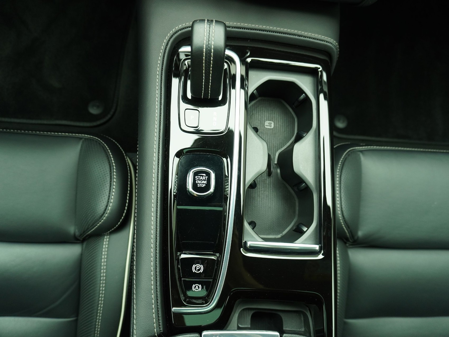 VOLVO S90 2.0 T8 TE R-Design e AWD-image-15