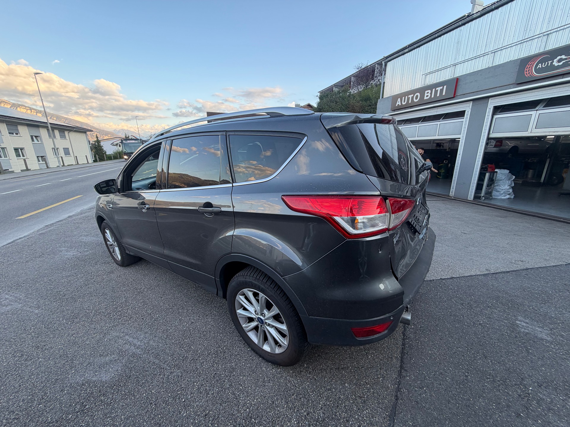 FORD Kuga 2.0 TDCi Titanium 4WD PowerShift-image-4