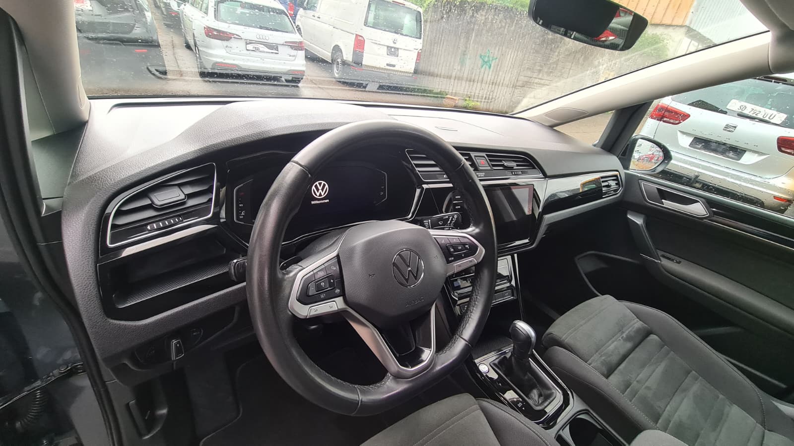 VW Touran 2.0 TDI BlueMotion Technology Highline DSG ** Gr-Navi ** RF-Kamera ** Abstandsregelsysteme ** Sitzheizung ** Modell 2023-image-17