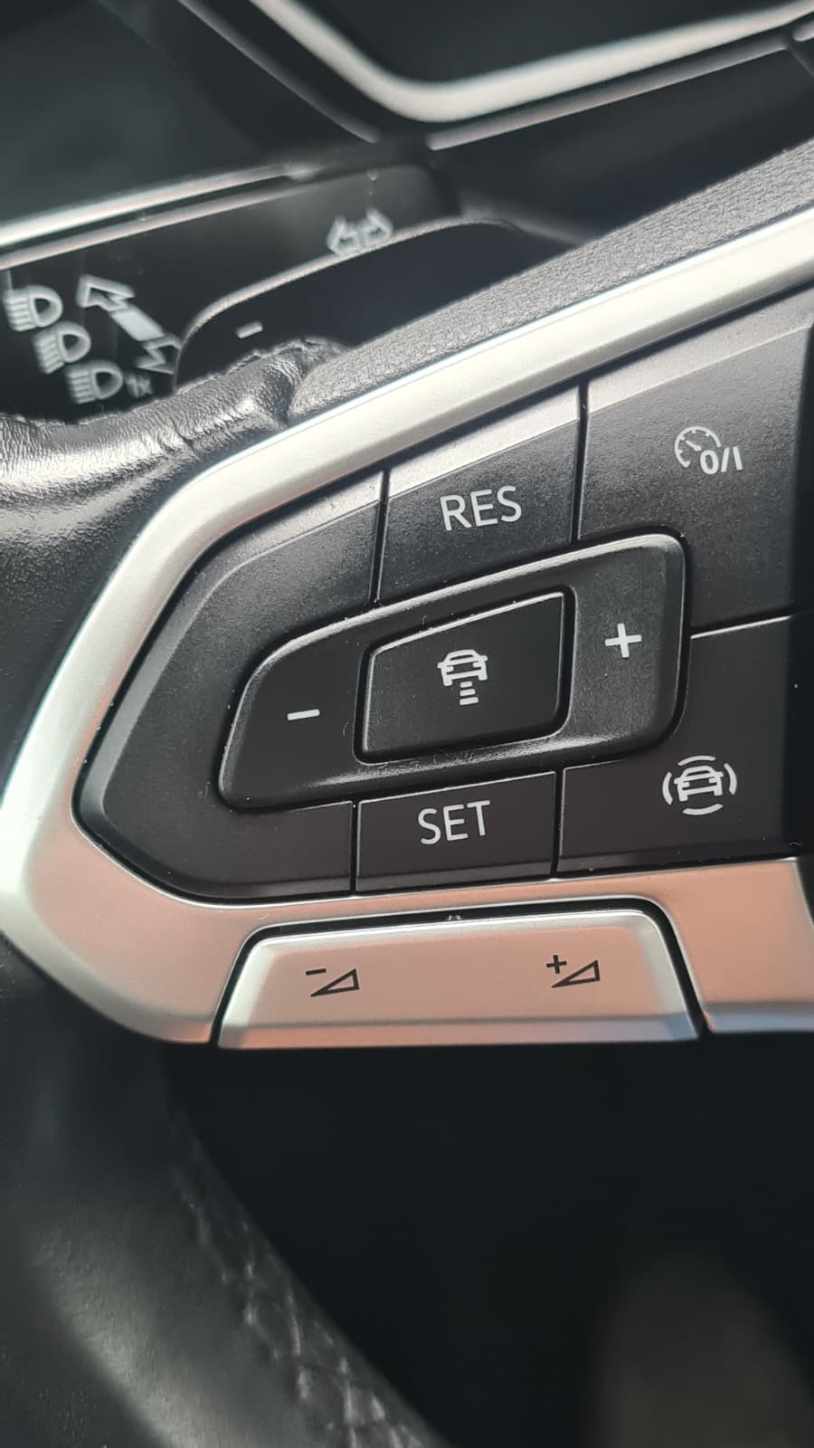 VW Touran 2.0 TDI BlueMotion Technology Highline DSG ** Gr-Navi ** RF-Kamera ** Abstandsregelsysteme ** Sitzheizung ** Modell 2023-image-11