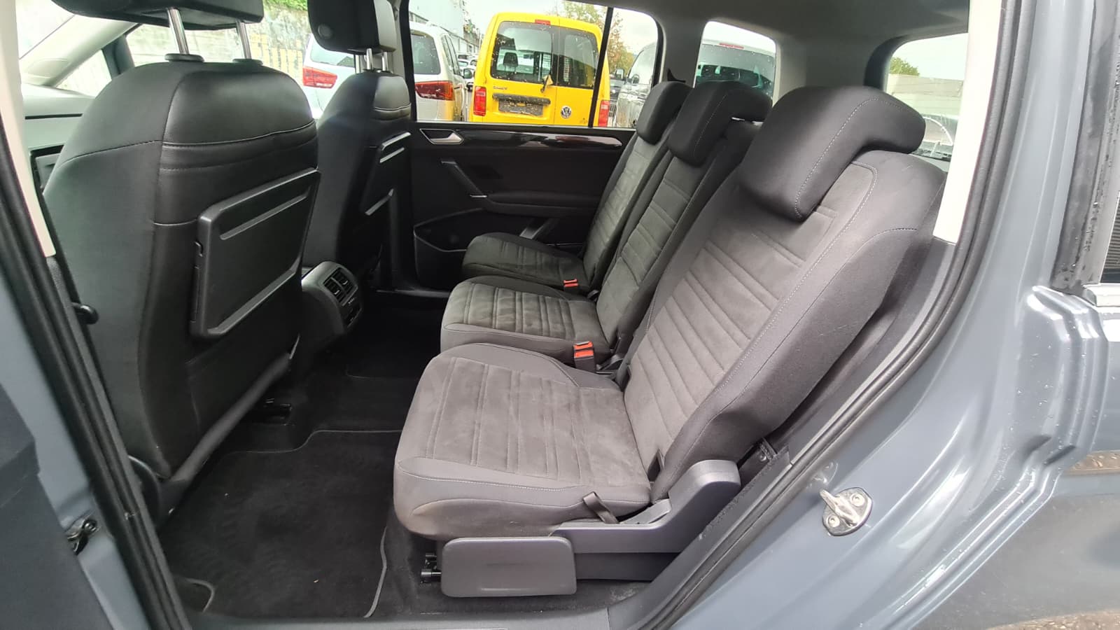 VW Touran 2.0 TDI BlueMotion Technology Highline DSG ** Gr-Navi ** RF-Kamera ** Abstandsregelsysteme ** Sitzheizung ** Modell 2023-image-19