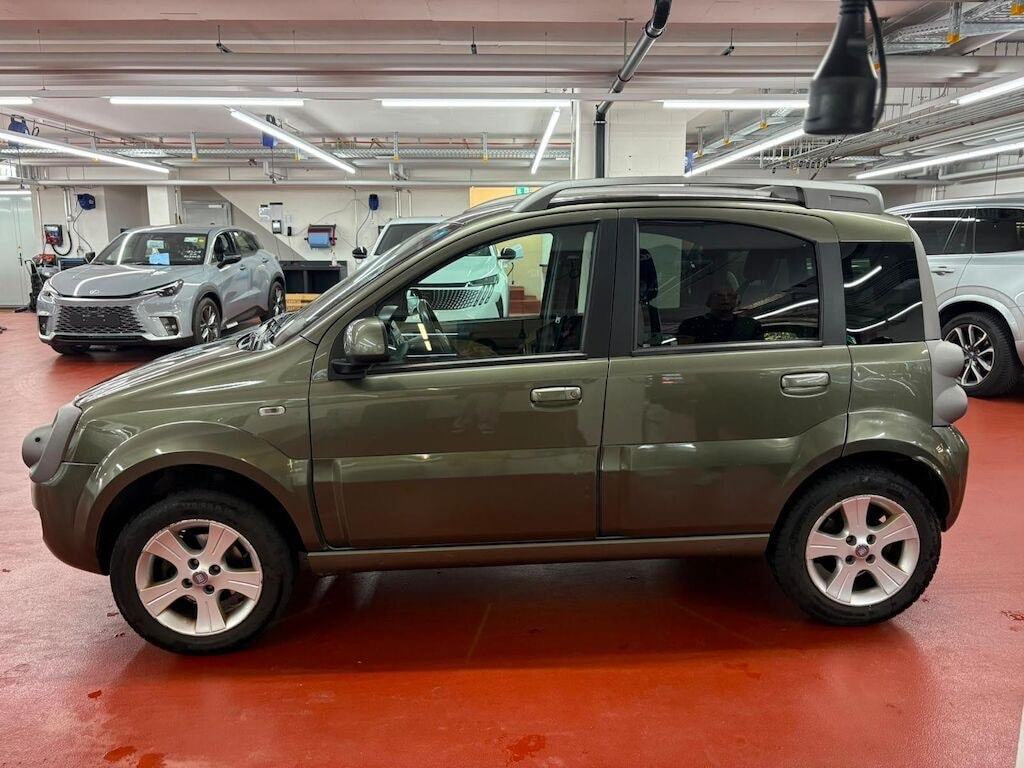 FIAT Panda 1.3 16V JTD Cross 4x4-image-3