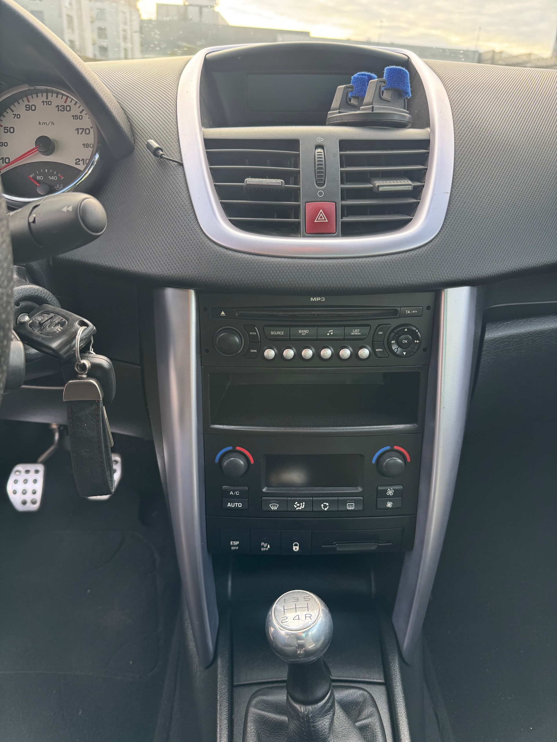 PEUGEOT 207 CC 1.6 16V Platinium Edition-image-8