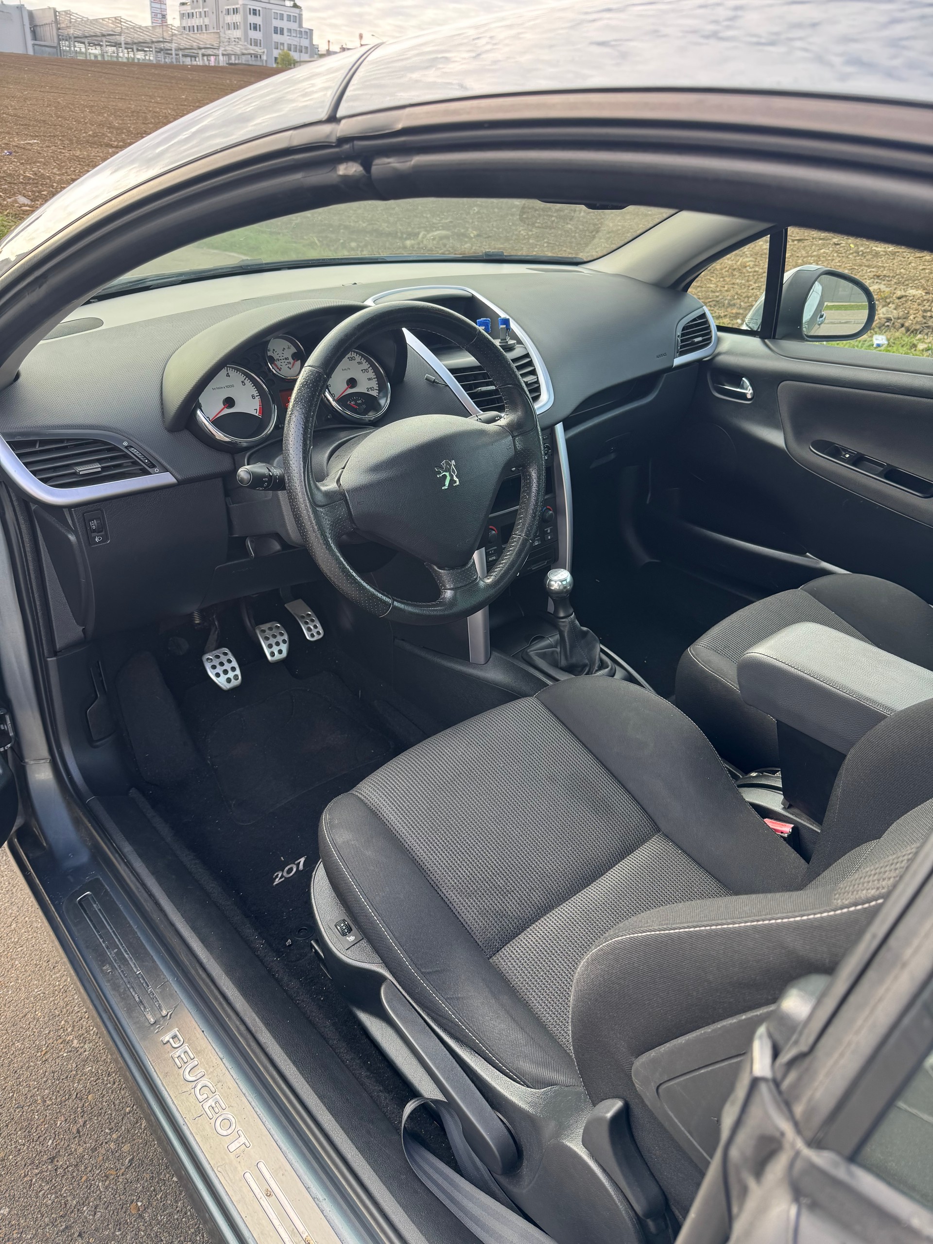 PEUGEOT 207 CC 1.6 16V Platinium Edition-image-7