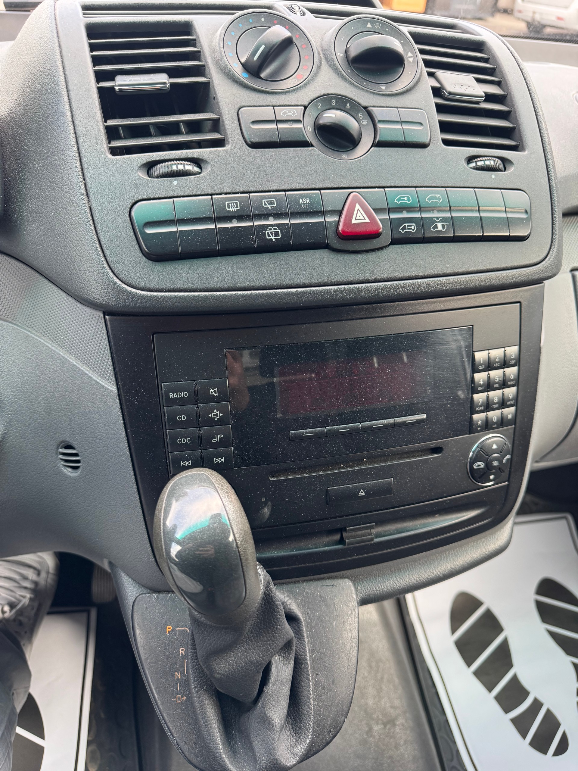 MERCEDES-BENZ Vito 111 CDI-image-8