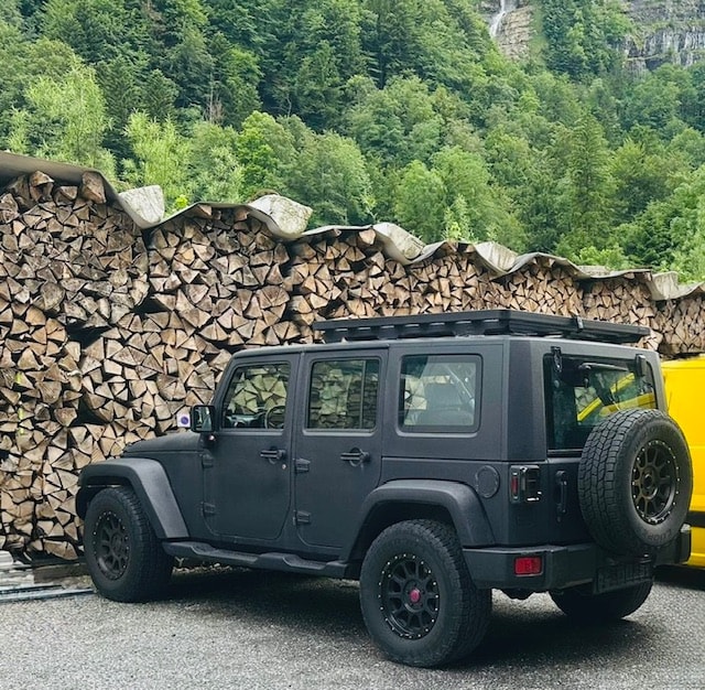 JEEP 3.8 V6 Sahara Unlimited-image-1