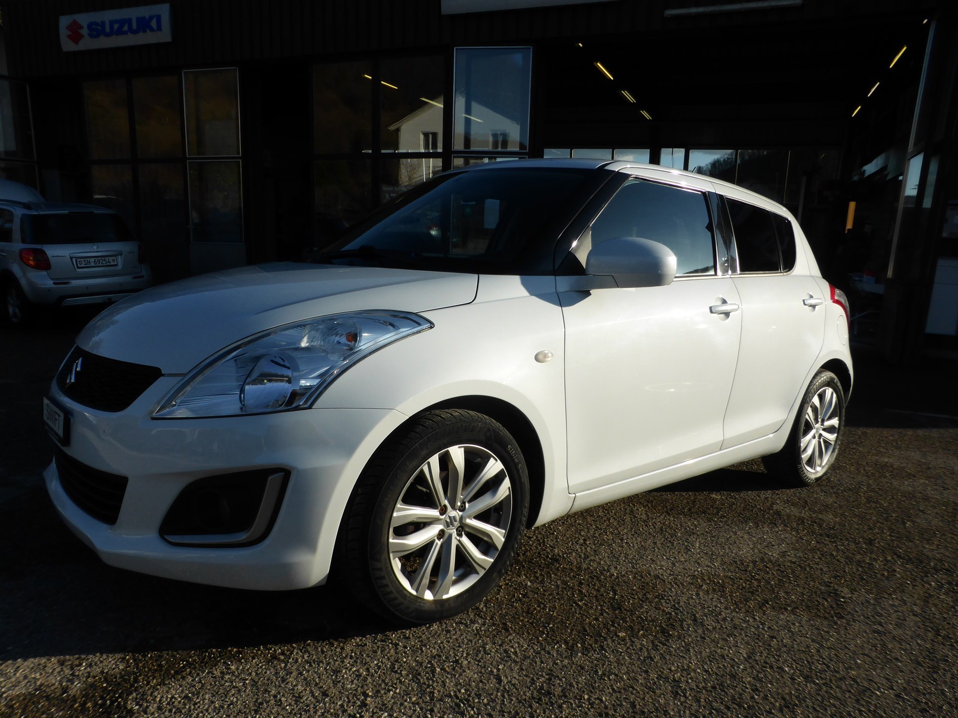 SUZUKI Swift 1.2i 16V Compact Top Automatic-image-0
