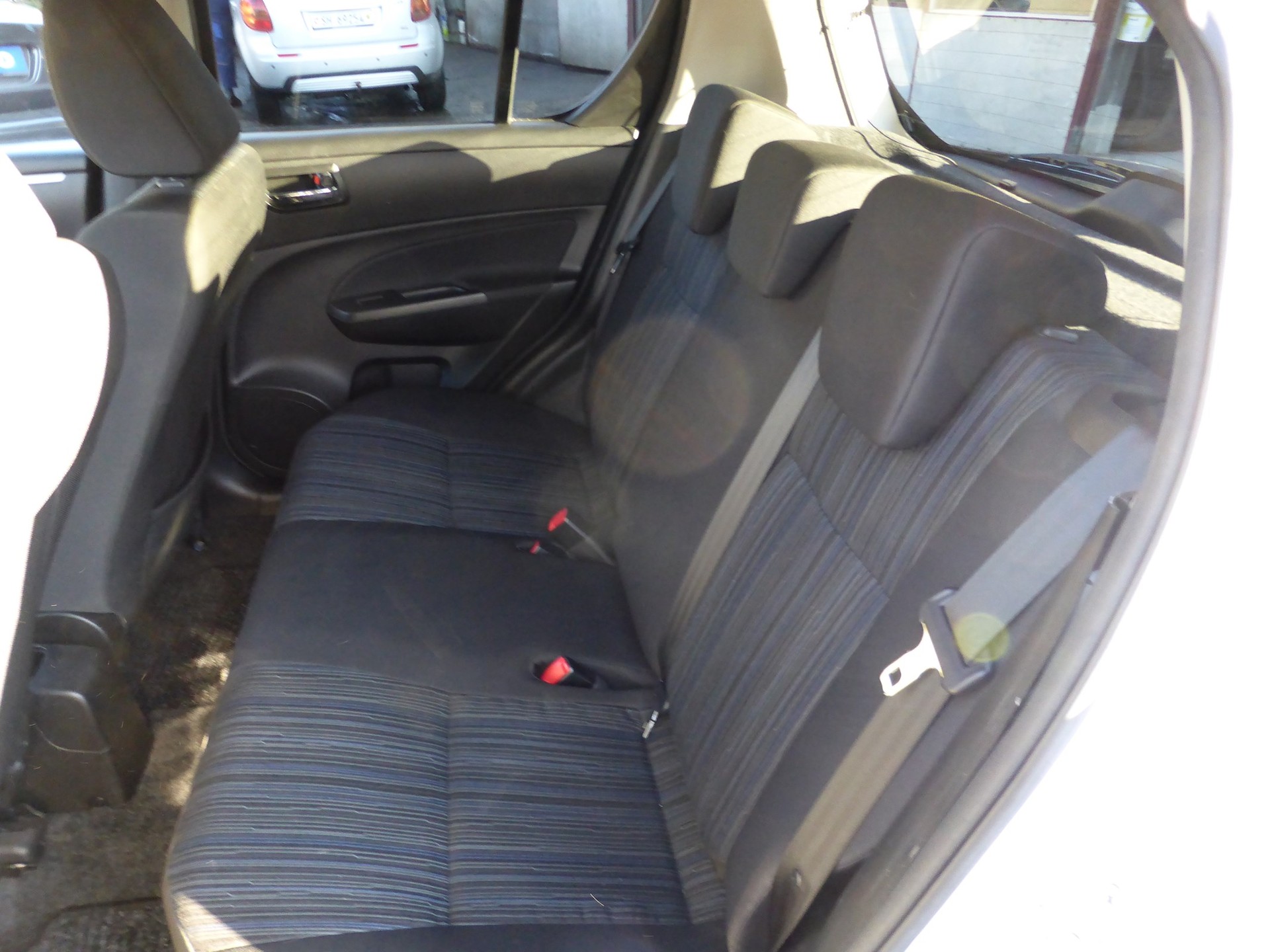 SUZUKI Swift 1.2i 16V Compact Top Automatic-image-8