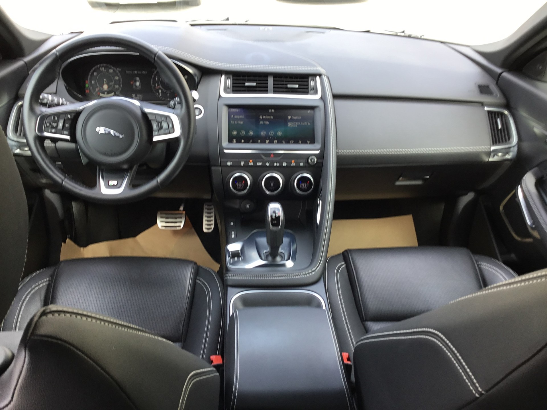 JAGUAR E-Pace 2.0 P250 R-Dynamic SE AWD Automatik-image-8