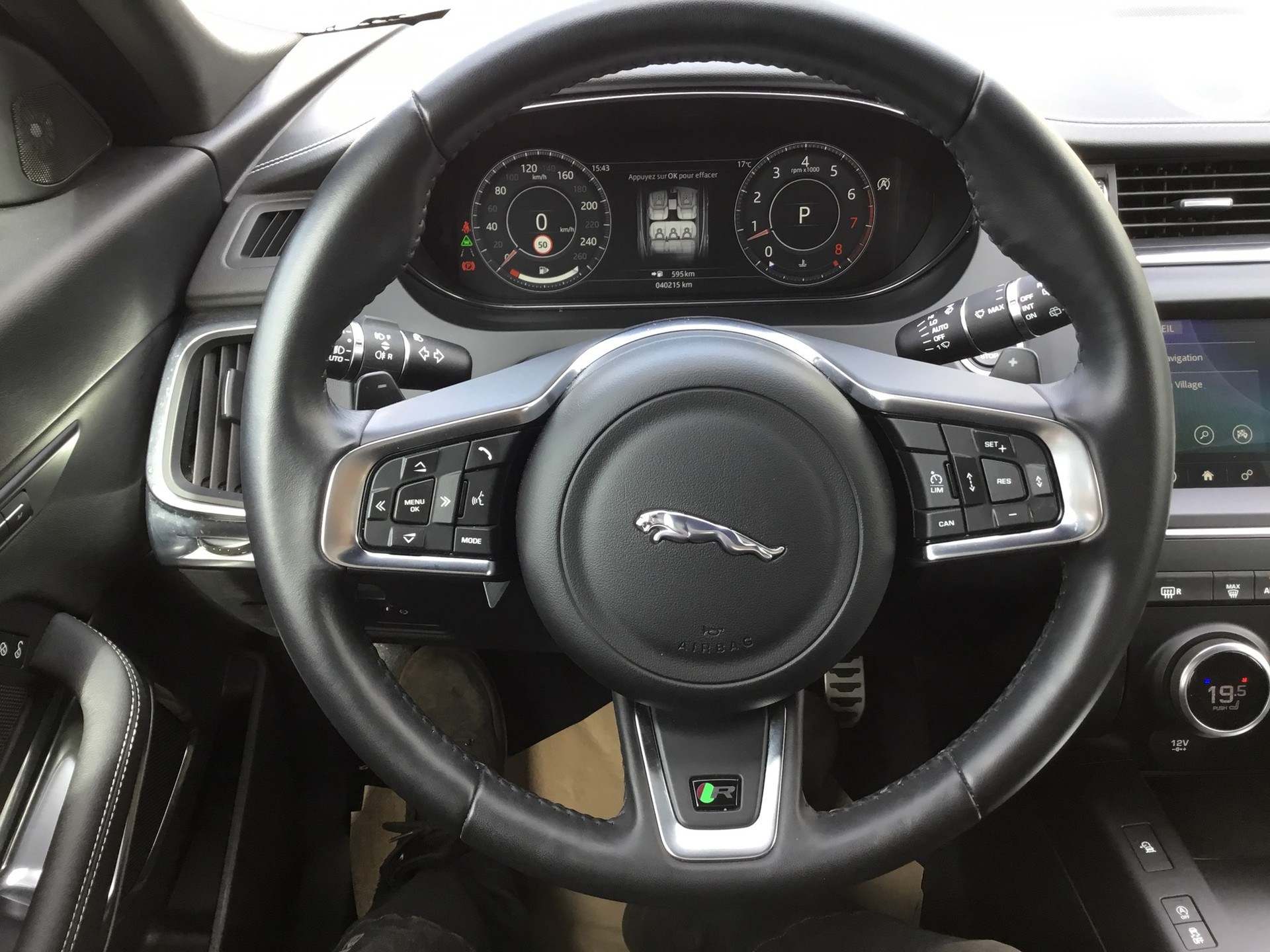 JAGUAR E-Pace 2.0 P250 R-Dynamic SE AWD Automatik-image-9