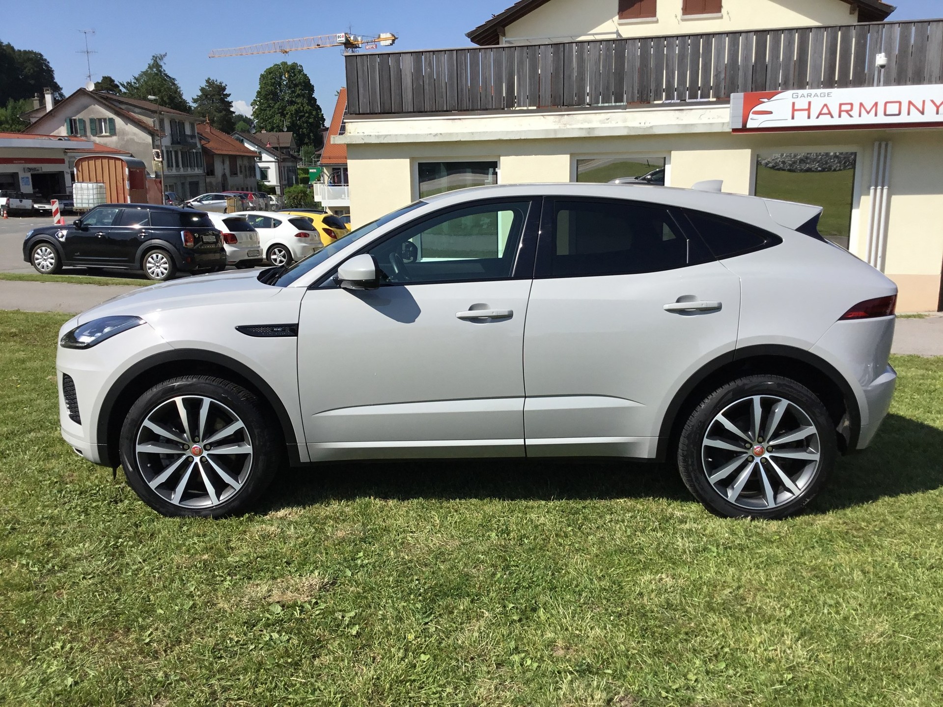 JAGUAR E-Pace 2.0 P250 R-Dynamic SE AWD Automatik-image-3