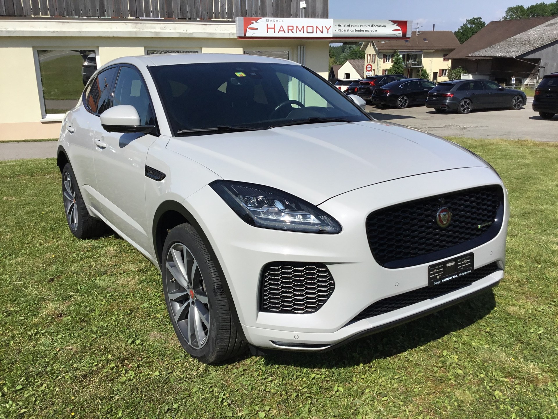JAGUAR E-Pace 2.0 P250 R-Dynamic SE AWD Automatik-image-1