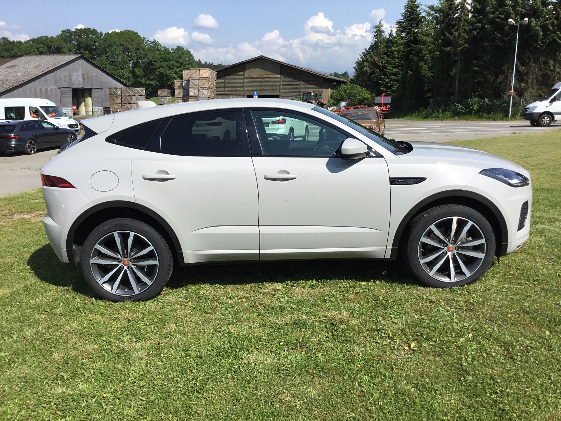 JAGUAR E-Pace 2.0 P250 R-Dynamic SE AWD Automatik-image-4