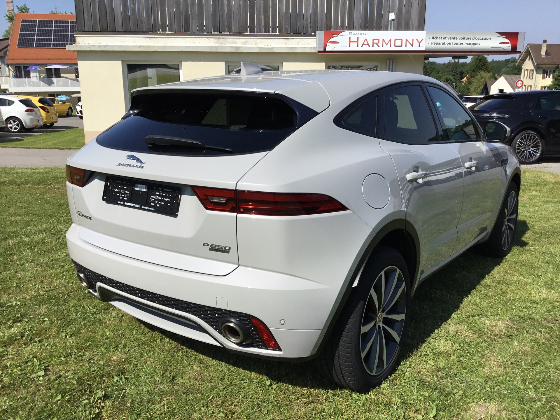 JAGUAR E-Pace 2.0 P250 R-Dynamic SE AWD Automatik-image-6