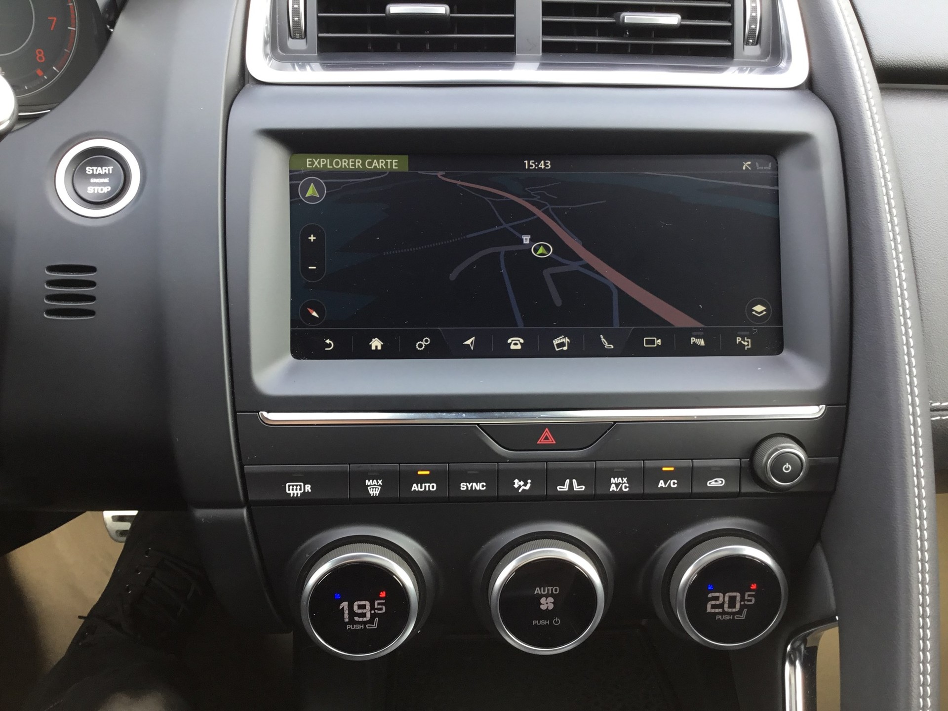 JAGUAR E-Pace 2.0 P250 R-Dynamic SE AWD Automatik-image-10