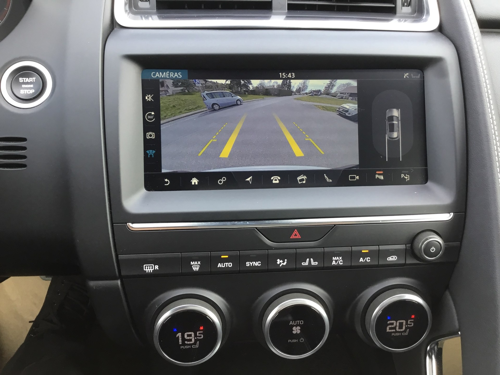 JAGUAR E-Pace 2.0 P250 R-Dynamic SE AWD Automatik-image-11