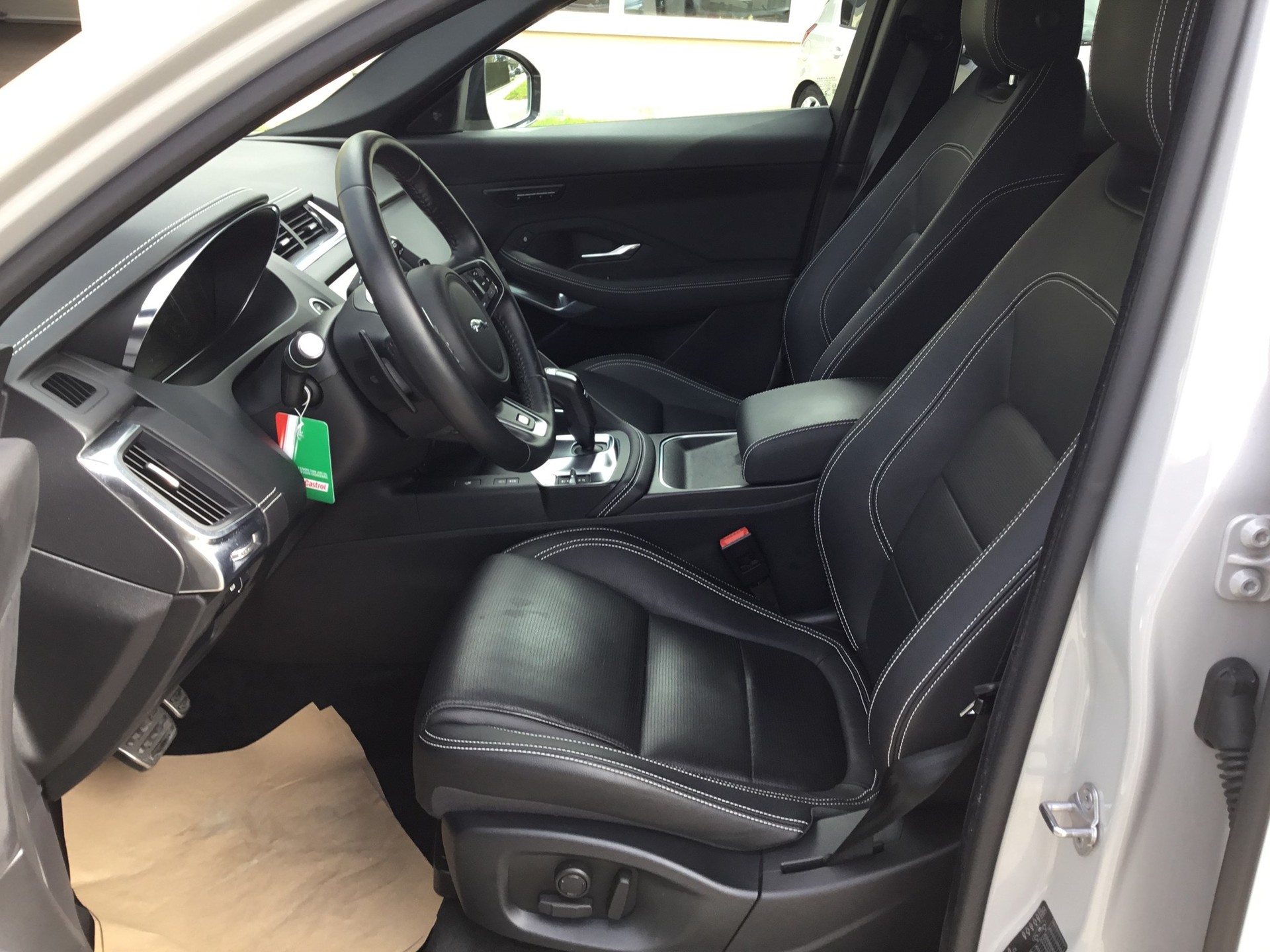 JAGUAR E-Pace 2.0 P250 R-Dynamic SE AWD Automatik-image-12