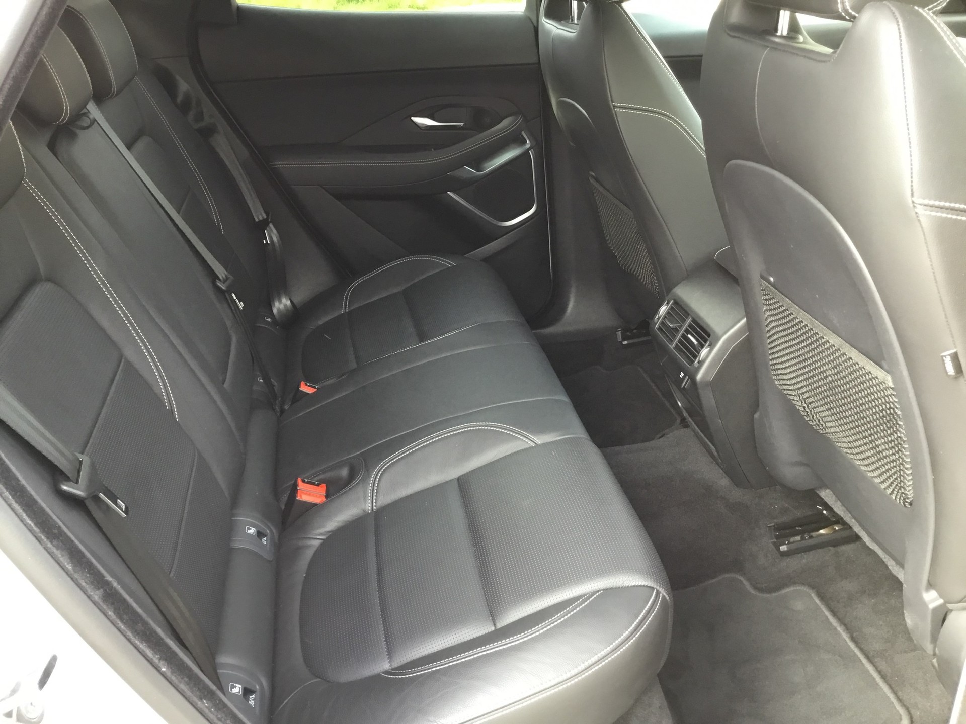 JAGUAR E-Pace 2.0 P250 R-Dynamic SE AWD Automatik-image-14