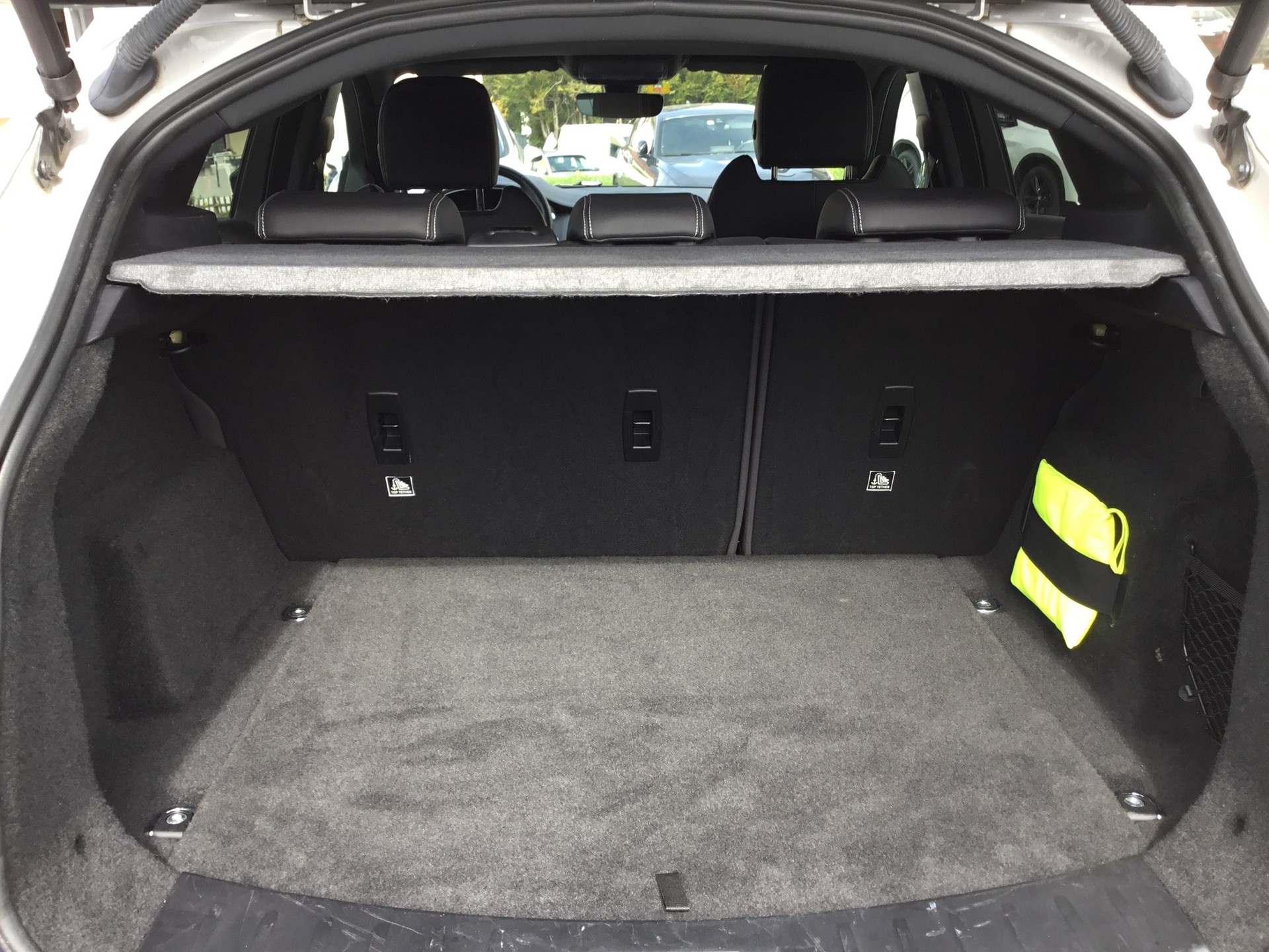 JAGUAR E-Pace 2.0 P250 R-Dynamic SE AWD Automatik-image-15