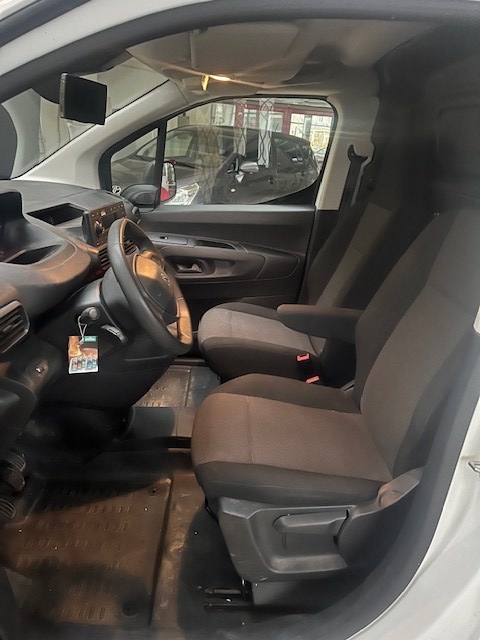 PEUGEOT Partner 1.2 Pure Tech s/s Premium 650kg-image-5