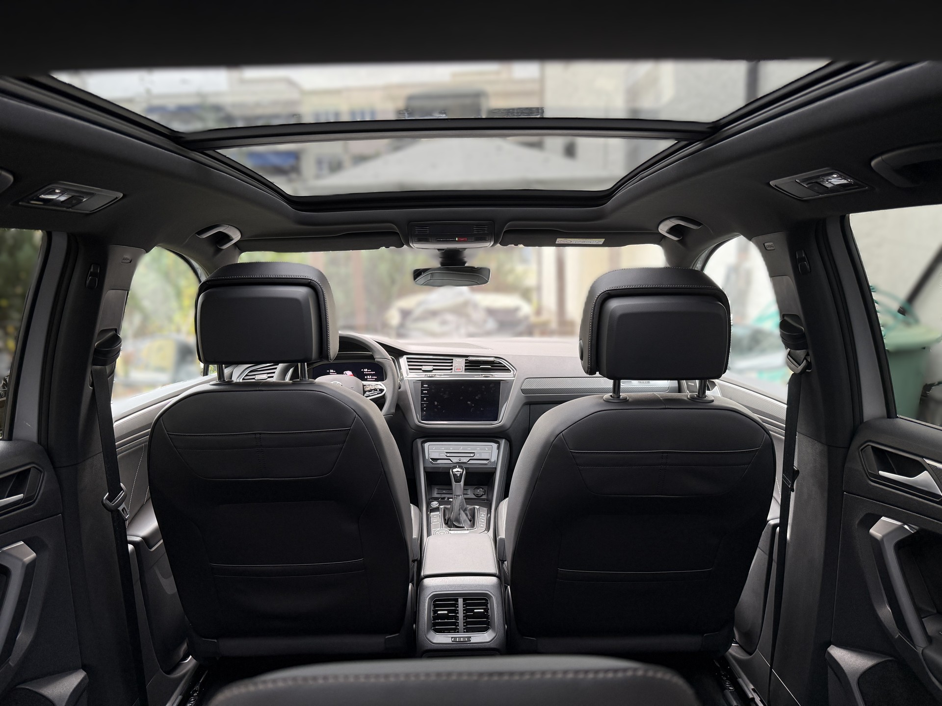 VW Tiguan 2.0TSI R-Line 4Motion DSG-image-3