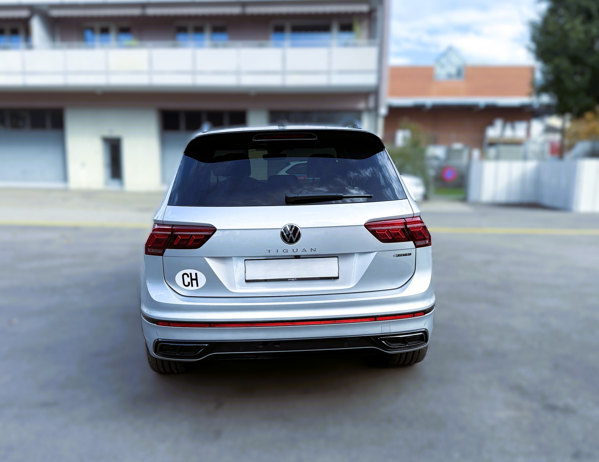VW Tiguan 2.0TSI R-Line 4Motion DSG-image-2