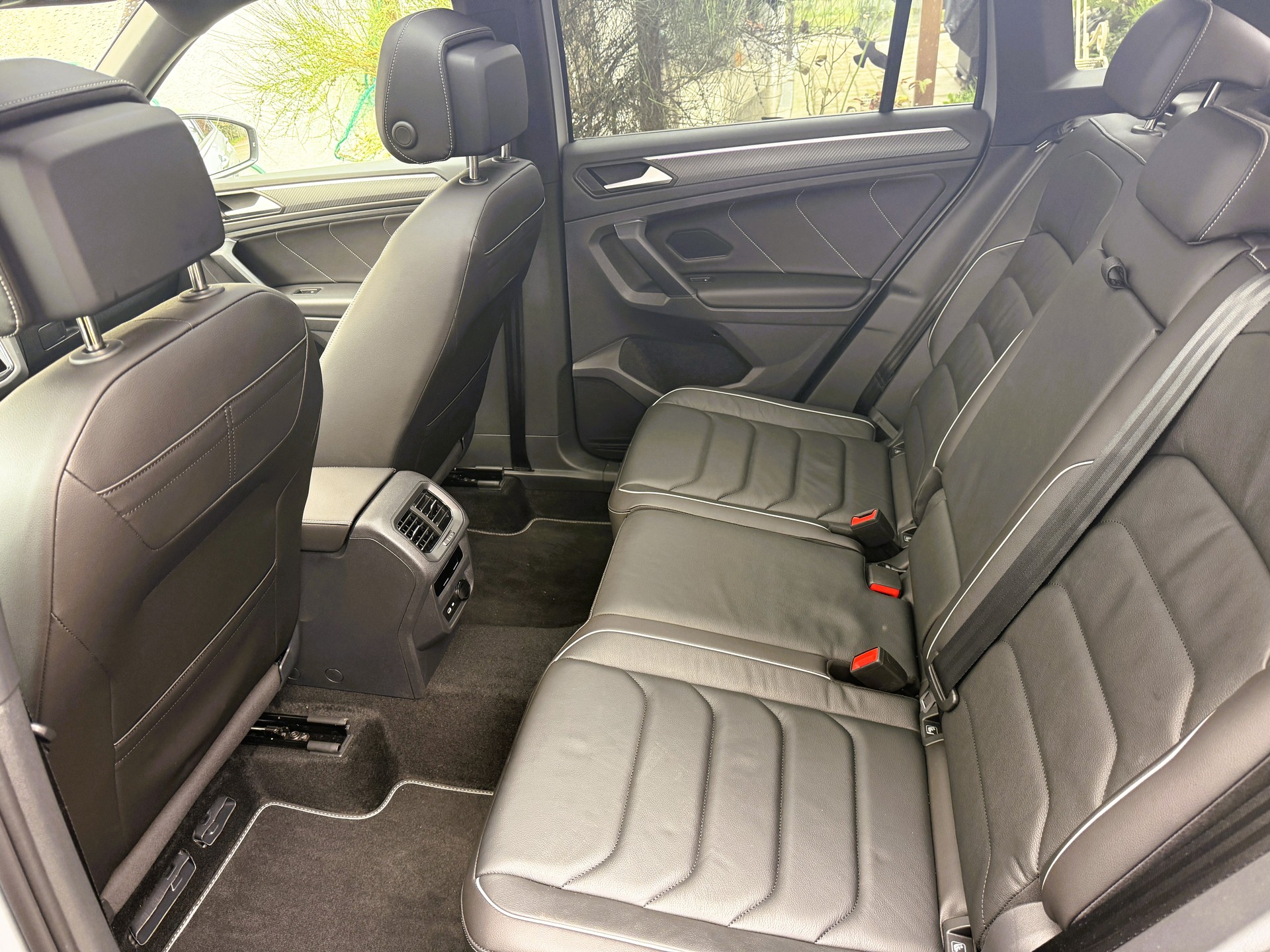 VW Tiguan 2.0TSI R-Line 4Motion DSG-image-4