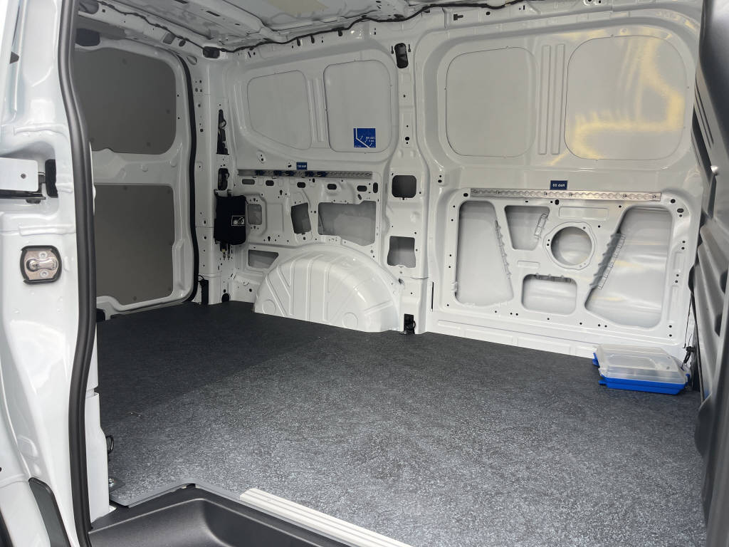 FORD E-Transit C Van 320 L1 Trend 218 PS RWD 0.99% Leasing-image-8