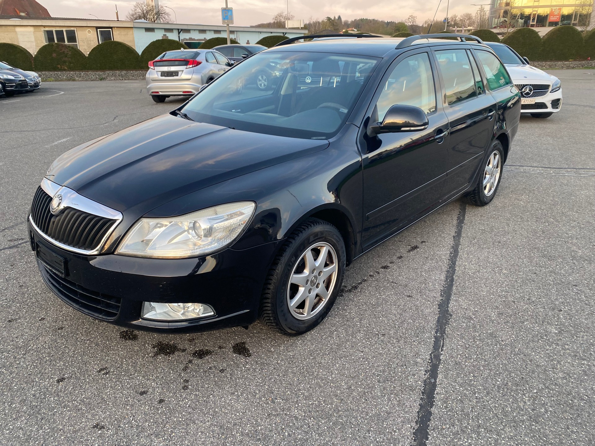 SKODA Octavia 1.8 Turbo Tour-image-2