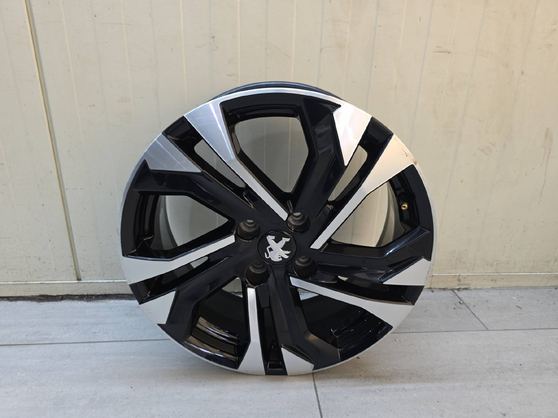 PEUGEOT 2008 1.2 PureTech 130 GT-image-15