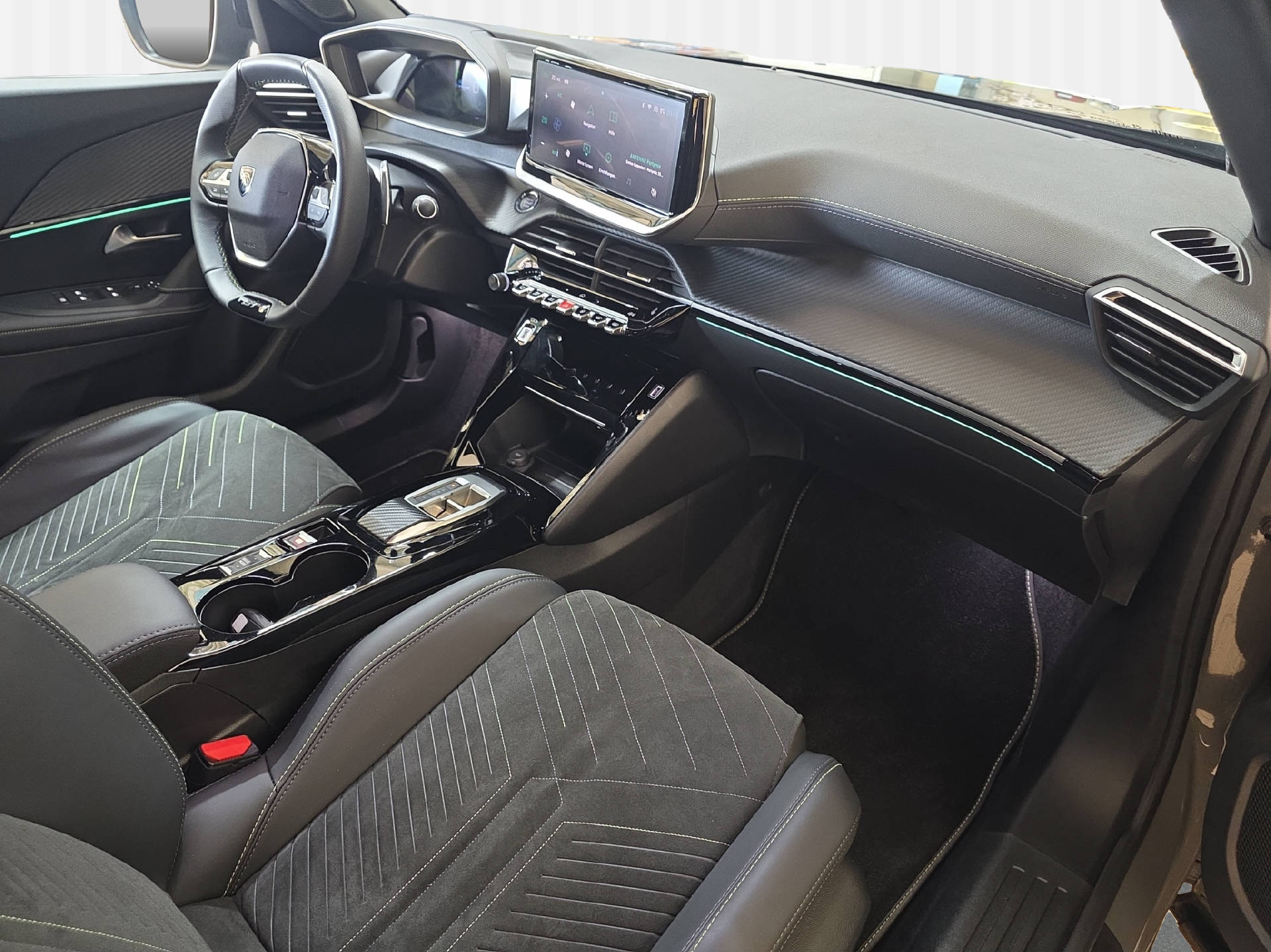 PEUGEOT 2008 1.2 PureTech 130 GT-image-10