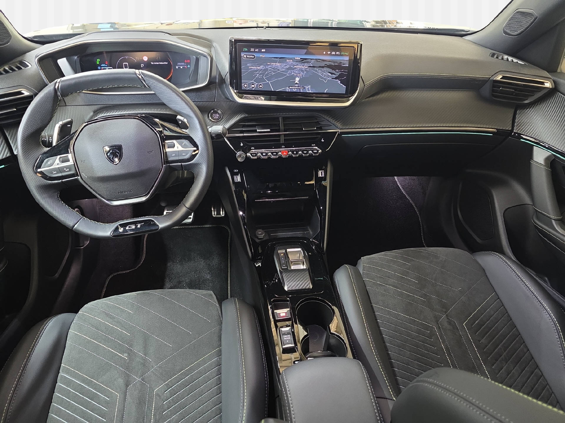 PEUGEOT 2008 1.2 PureTech 130 GT-image-6