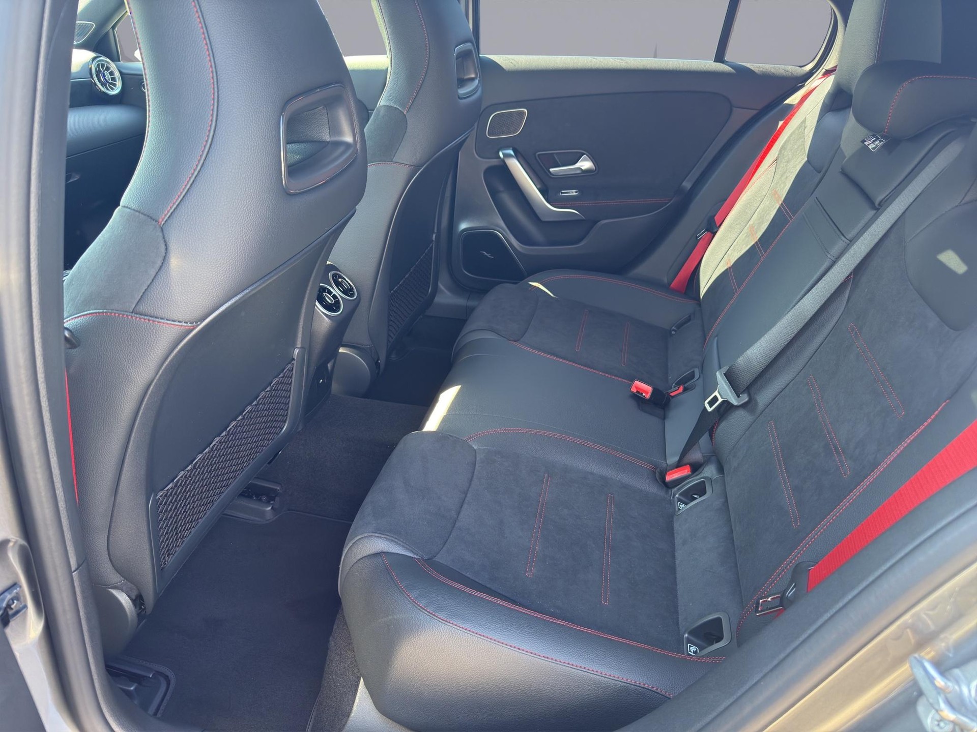 MERCEDES-BENZ A 35 AMG 4matic-image-12