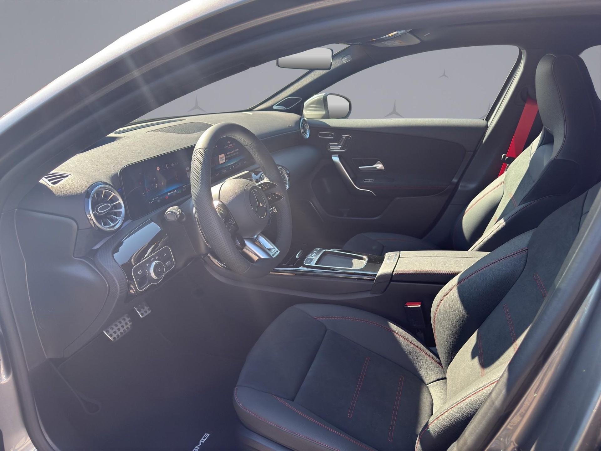 MERCEDES-BENZ A 35 AMG 4matic-image-9