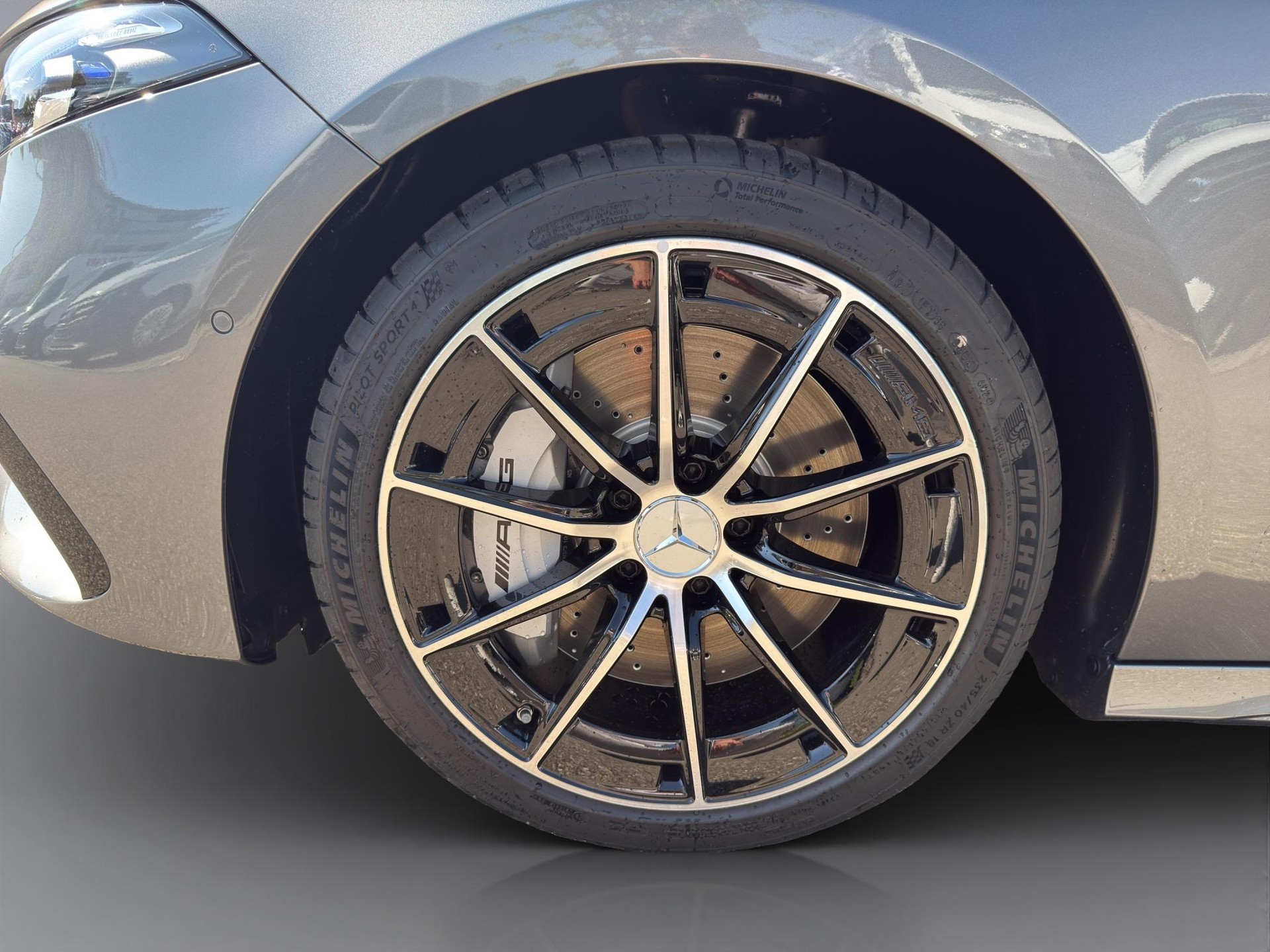 MERCEDES-BENZ A 35 AMG 4matic-image-2