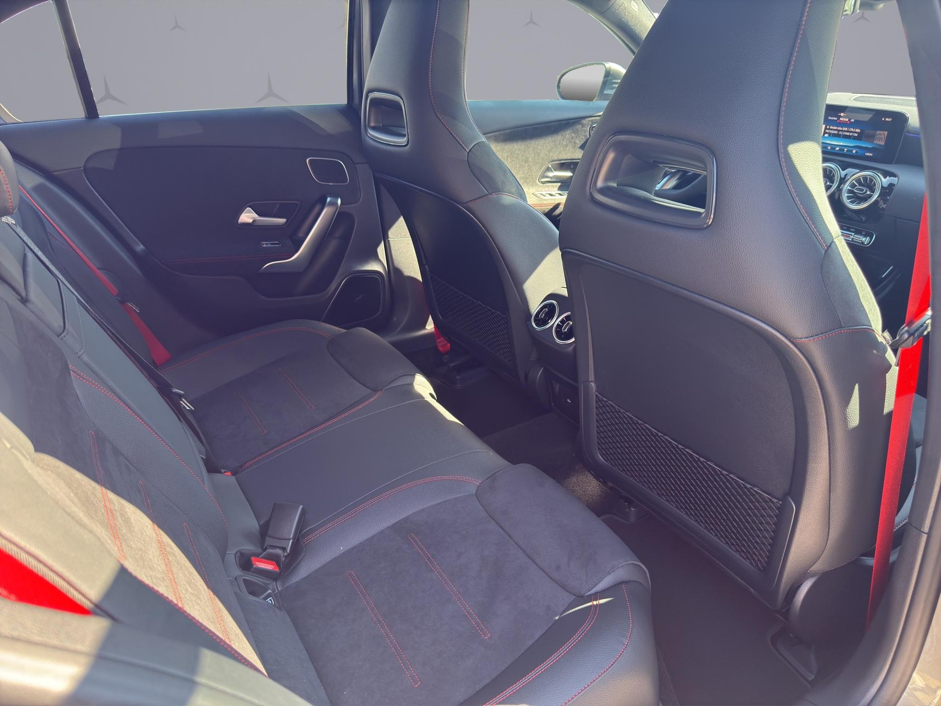 MERCEDES-BENZ A 35 AMG 4matic-image-17