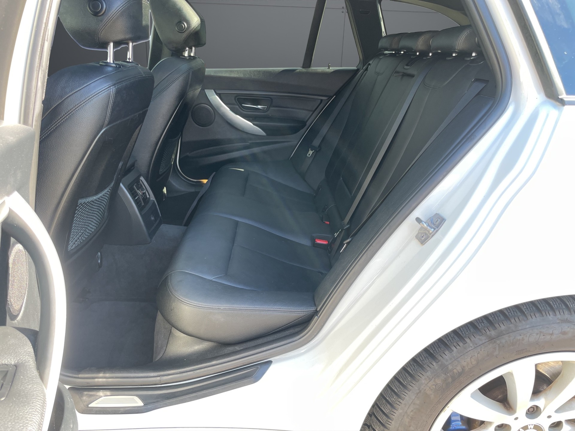 BMW 320d xDrive M Sport Touring Steptronic-image-6