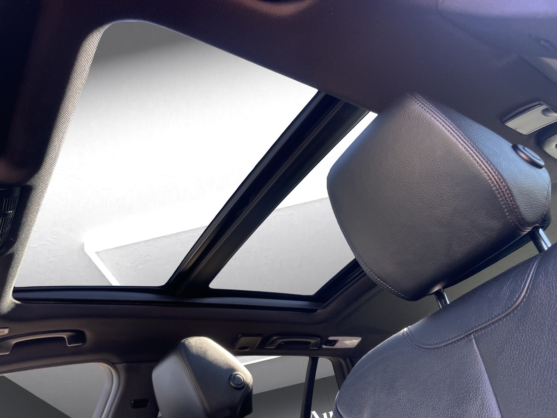 BMW 320d xDrive M Sport Touring Steptronic-image-9