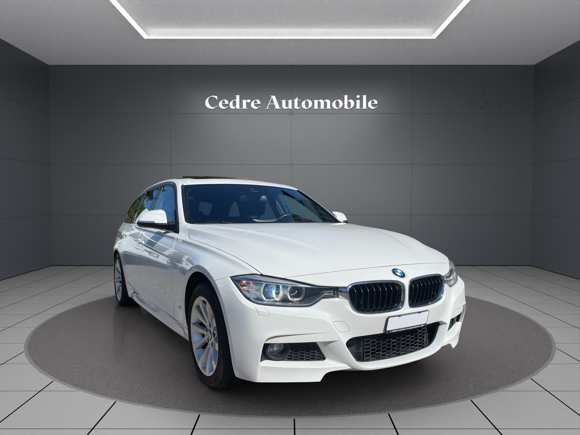 BMW 320d xDrive M Sport Touring Steptronic-image-1