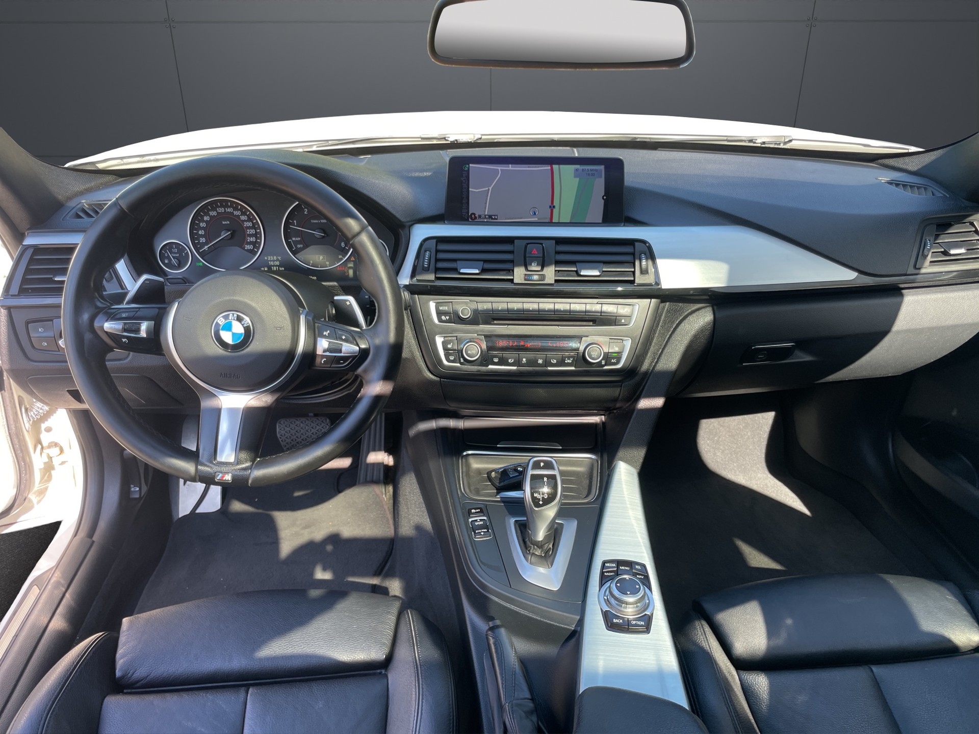 BMW 320d xDrive M Sport Touring Steptronic-image-7